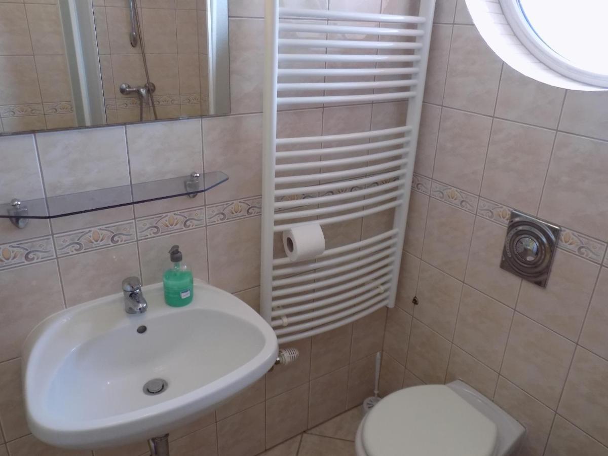 Liget Apartmanhaz Kehidakustány Εξωτερικό φωτογραφία