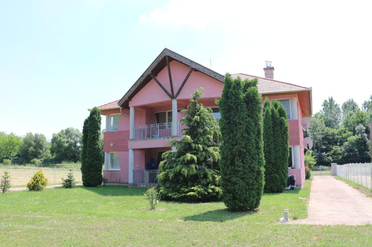 Liget Apartmanhaz Kehidakustány Εξωτερικό φωτογραφία