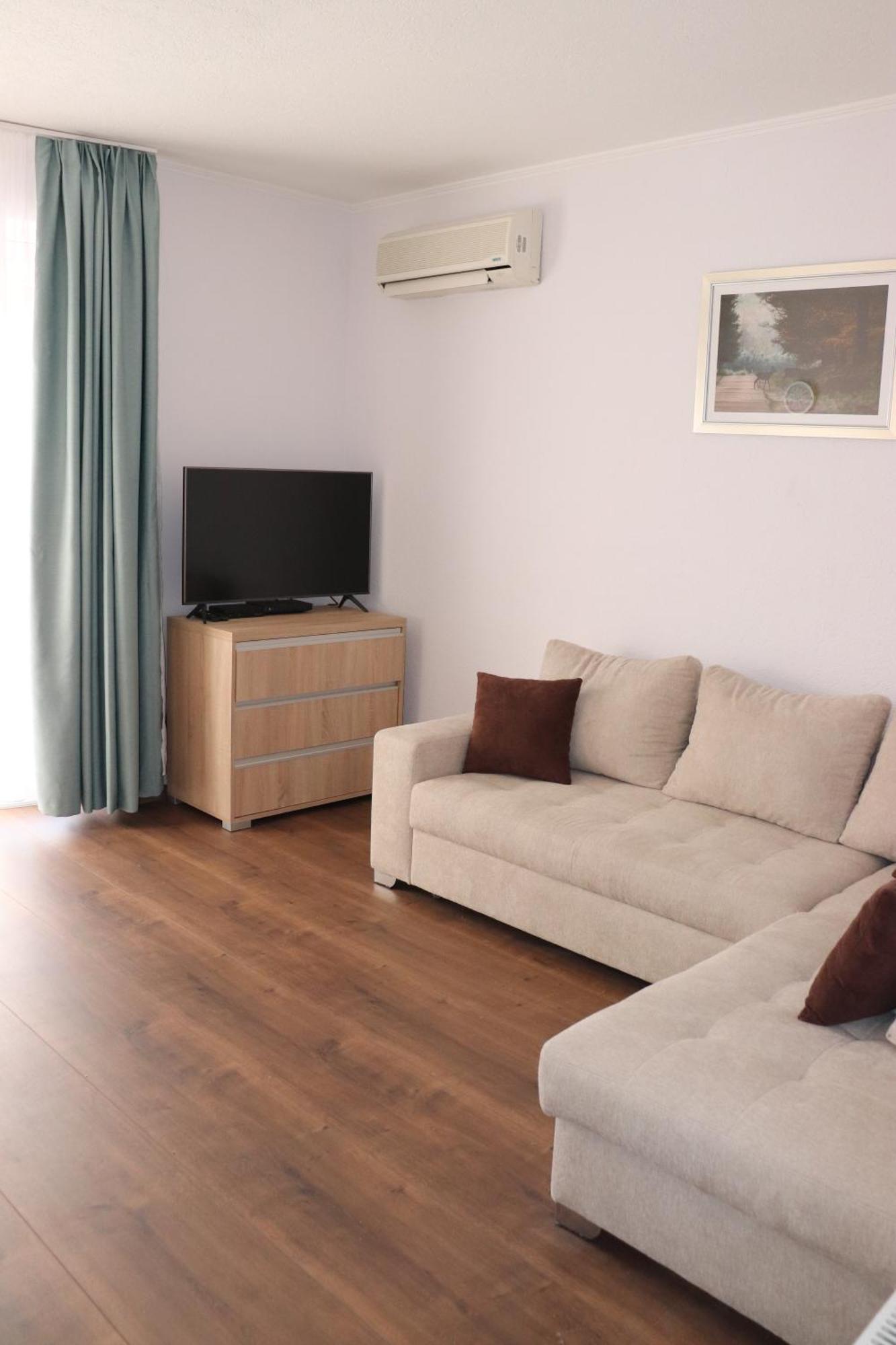 Liget Apartmanhaz Kehidakustány Εξωτερικό φωτογραφία